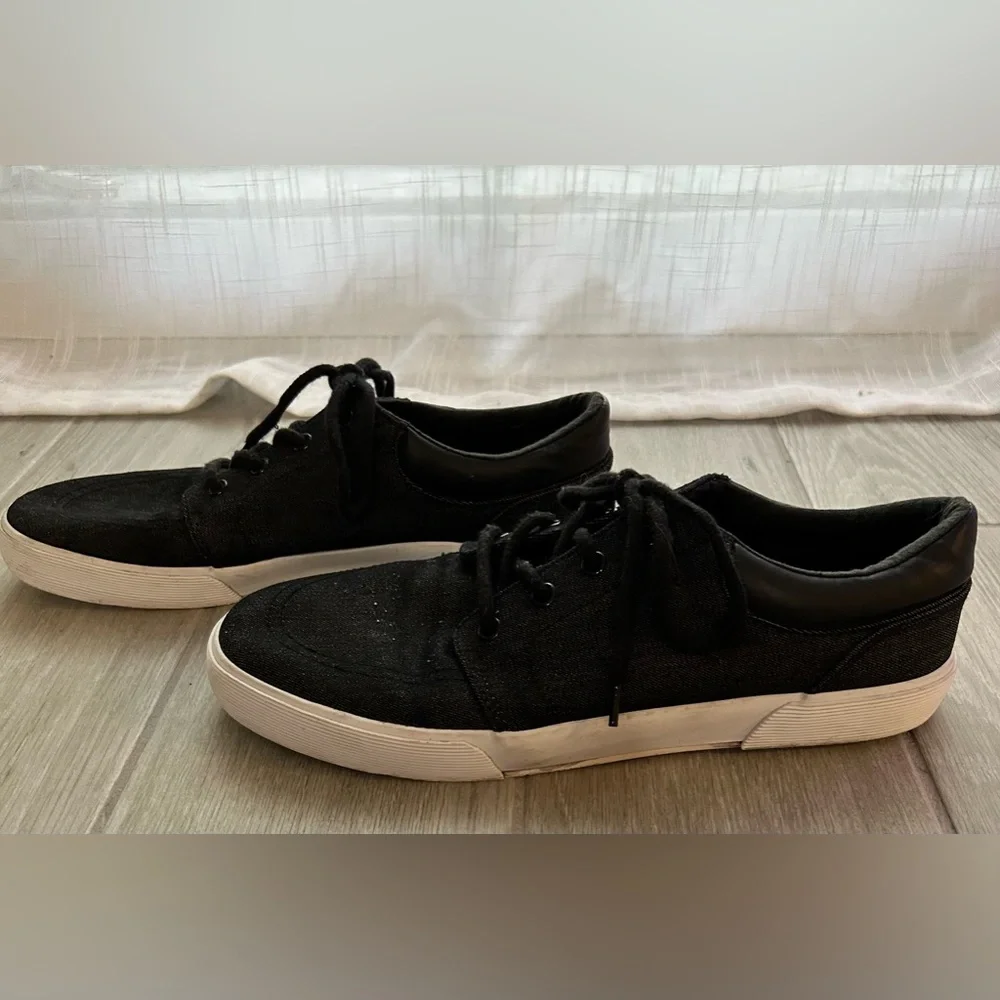 St John’s Bay canvas denim shoe size 10.5 in good condition
